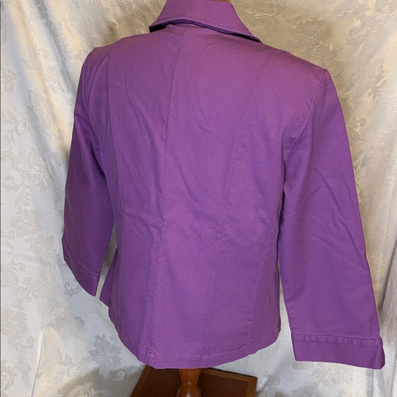 Purple 3 button blazer with 3/4 sleeve - Picture 3 of 8